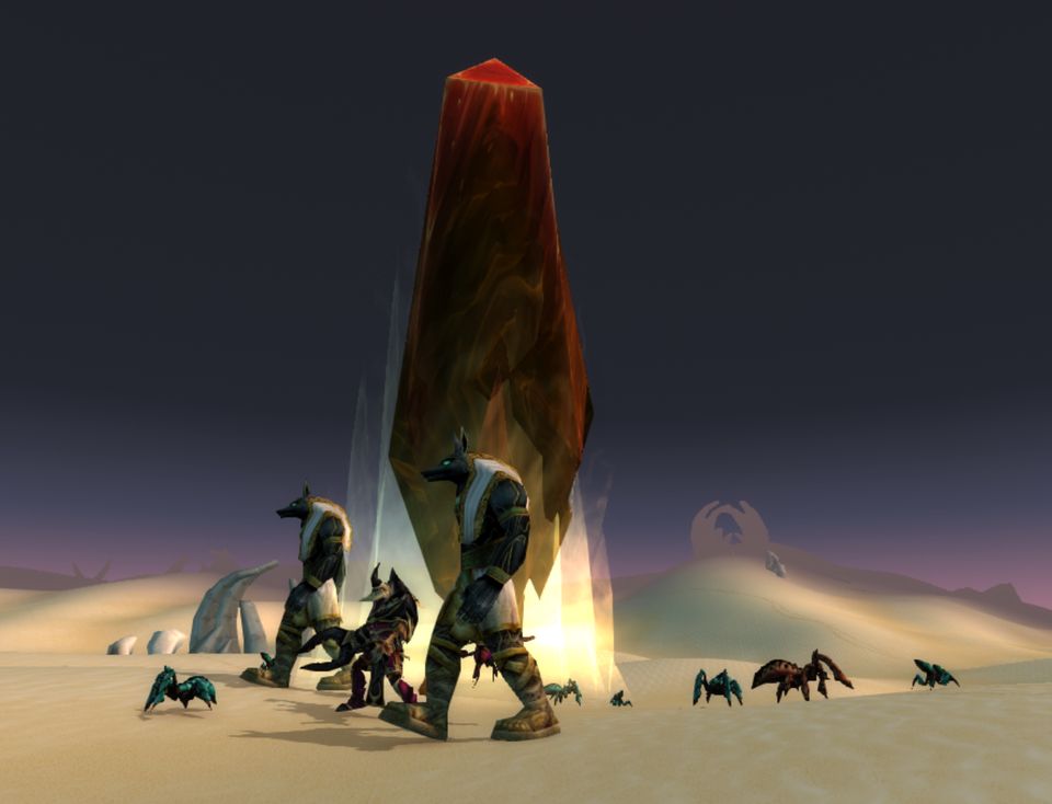 Qiraji at an invasion crystal in Tanaris during the Ten Hours War